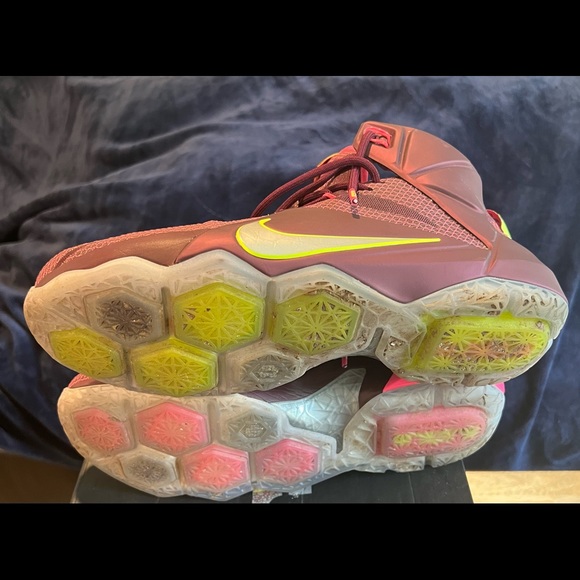 Lebron 12 Double Helix - Picture 2 of 4